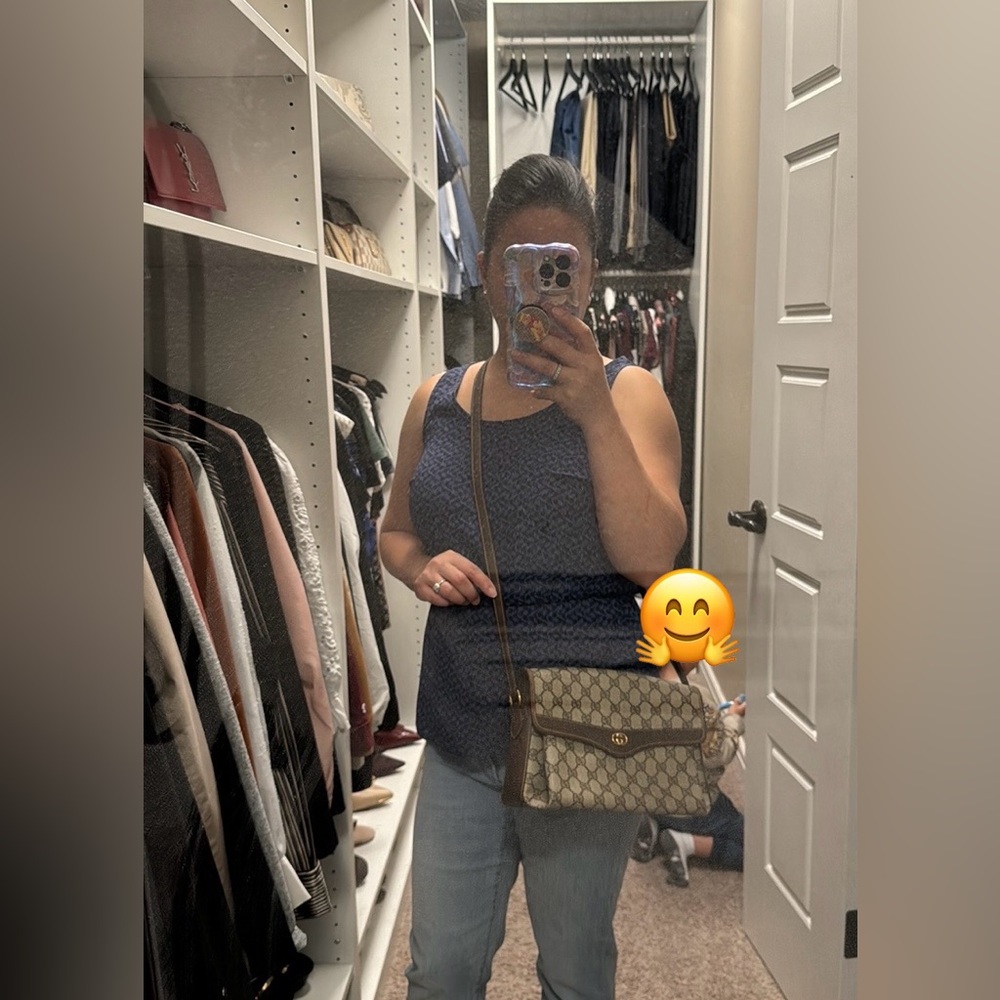 ❌❌SOLD ON FB❌❌Vintage Gucci Crossbody - Picture 3 of 17